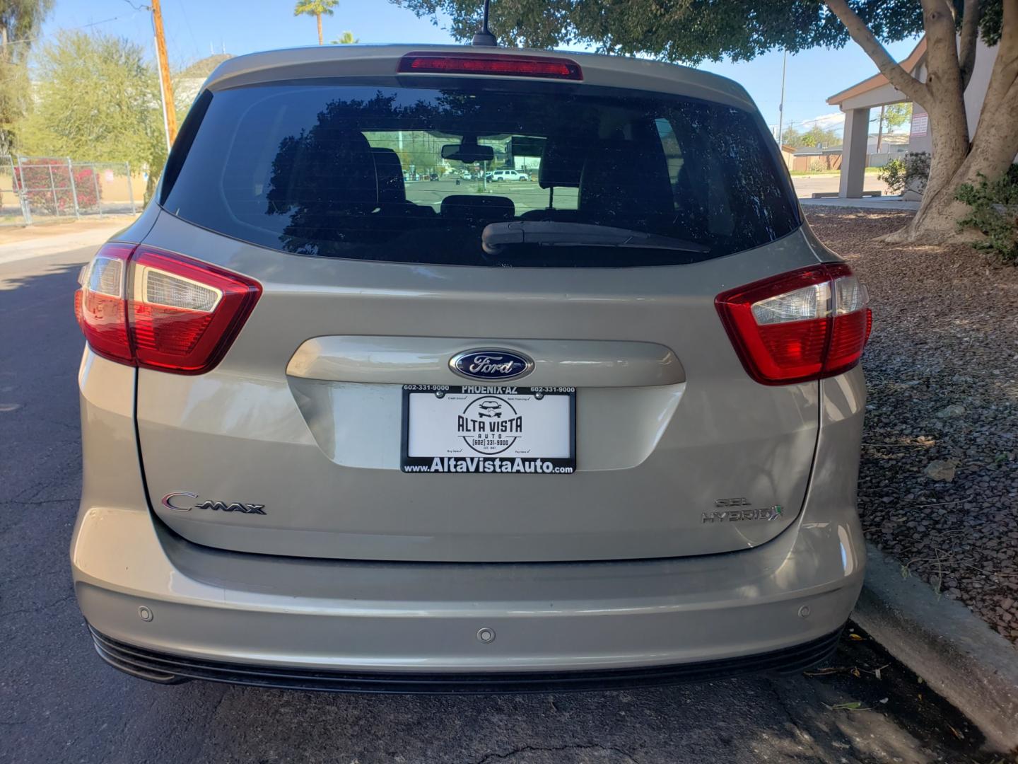 2015 /gray and black Ford C-Max Hybrid sel (1FADP5BU3FL) with an 2.0L L4 DOHC 16V engine, 6-Speed Automatic transmission, located at 323 E Dunlap Ave., Phoenix, AZ, 85020, (602) 331-9000, 33.567677, -112.069000 - 2015 Ford C-Max SEL,.......A Must See!!...... No accidents, Ice cold AC. The car is gorgeous inside and out. Power windows, Power door locks, Touch screen Stereo/Cd player, Phone sync, Bluetooth, Satellite compatible, Backup camera, Beautiful gray and black interior with black Leather seats, Incredi - Photo#7